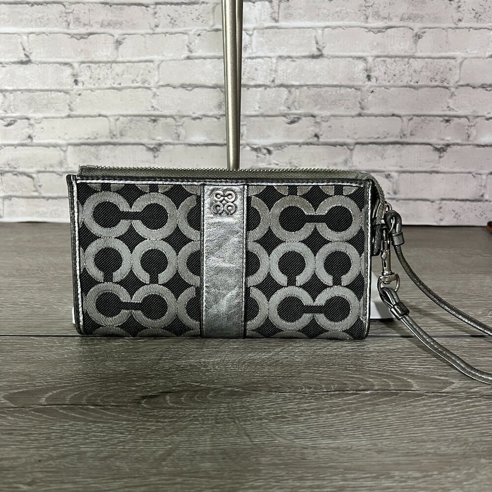 COACH Zippy Clutch Wallet/ Wristlet